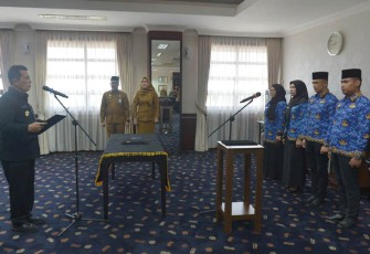Gubernur Ansar saat Lantik Empat Pejabat Fungsional di Lingkungan Pemprov Kepri 