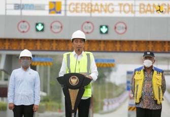 Presiden Jokowi saat peresmian ruas Tol Pekanbaru-Bangkinang di Riau, Rabu (4/1)
