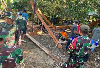 Bangun rumah warga perbatasan RI Malaysia 