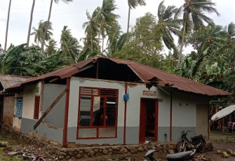 Rumah warga hancur diterjang angin kencang