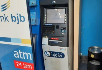 TKP mesin ATM di desa Laladon Kecamatan Ciomas, Bogor, Senin (9/1)