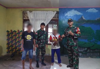 Sukarela warga perbatasan serahkan senpi rakitan