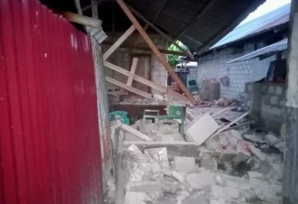 Rumah warga rusak akibat gempa 