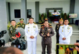 Kapolri Jenderal Listyo Sigit Prabowo saat memberikan keterangan pers, Rabu (11/1)