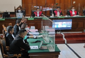 Sidang perdana tragedi stadion Kanjuruhan di Pengadilan Negeri Surabaya, Senin (16/1)