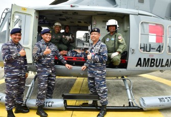 Kasal Laksamana TNI Muhammad Ali saat penyerahan alutsista baru produksi dalam negeri di Puspenerbal Juanda Surabaya, Kamis (19/1)