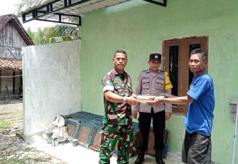 Salurkan bantuan keramik renovasi musholla desa binaan 