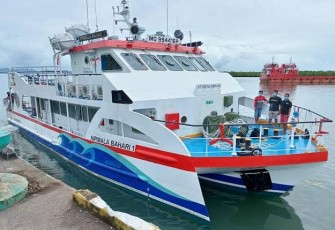 Kapal Wisata Bottom Glass