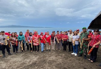 Foto bersama Babinsa dan BPBD Bitung saat melakukan pemukulan tetengkoren pada aktivasi peringatan dini bencana