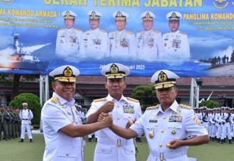 Foto bersama usai sertijab Pangkoarmada III