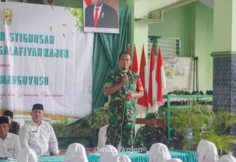 Peltu Syaiful saat nemberikan materi wasbang kepada siswa MA Salafiyah