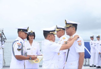 Pangkoarmada III Laksda TNI Agus Hariadi saat melantik Danguspurla Koarmada III 