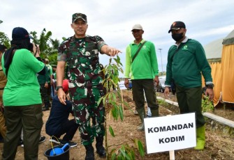 Penanaman pohon Dandim 0807 Tulungagung 