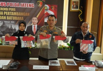 Kabid Humas Polda Jateng Kombes Pol Iqbal Alqudusy saat memberikan keterangan pers 