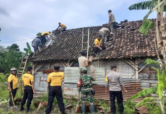 Bantu warga korban angin puting beliung 