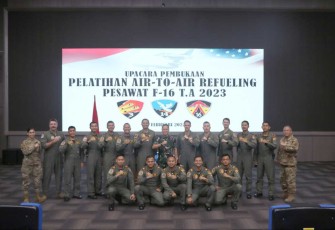 Pelatihan Air To Air Refueling