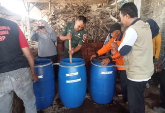 Pembuatan pupuk kompos di wilayah desa binaan 