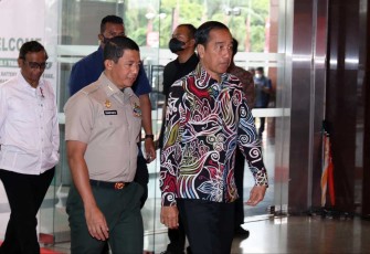 Kepala BNPB Letjen TNI Suharyanto saat mendampingi Presiden Jokowi dalam Rakornas PB tahun 2023