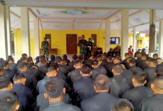 Suasana kenaikan sabuk anggota pencak silat di wilayah desa binaan 