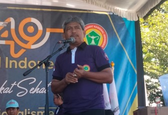 Sekretaris Daerah Kabupaten Trenggalek, Edy Soepriyanto, pada saat memberikan sambutan acara hari ulang tahun PPNI ke - 49, di alon - Alon Kabupaten Trenggalek, Minggu (12/3/2023).