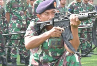 Latihan menembak prajurit Satlinlamil 1 Jakarta 