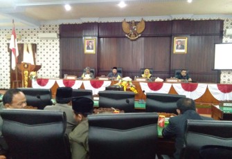 Situasi Sidang rapat paripurna DPRD Kabupaten Trenggalek, pengesahan Raperda Pengarusutamaan Gender menjadi Perda, di Gedung Graha Paripurna DPRD Kabupaten Trenggalek, Kamis (16/3/2023) (Foto Hardi Rangga klikwarta.com).