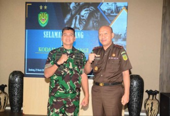 Pangdam III/Slw Mayjen TNI Kunto Arief Wibowo bersama Kajati Jabar