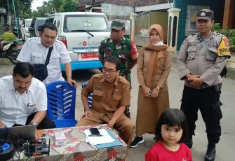 Pembuatan akta kelahiran anak di wilayah desa binaan 