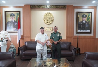 Danrem 163/WS Kolonel Inf Agus Muchlis Latif bersama Kajati Bali