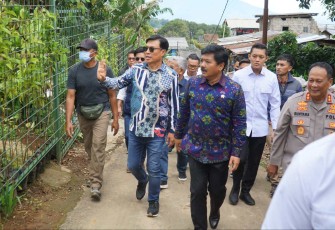 Menteri ATR/BPN Hadi Tjahjanto saat menerima pemaparan aset berbasis kerakyatan 