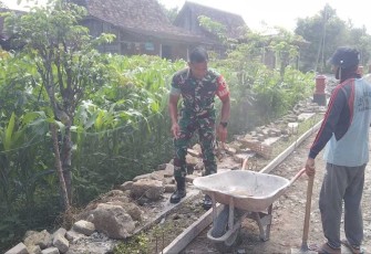 Perbaikan jalan rusak wilayah desa binaan 