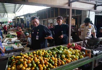 Pj Bupati Pati pantau harga bahan pokok 