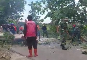 Pembersihan lingkungan wilayah desa binaan 