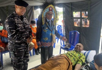 Pelayanan kesehatan di KRI Teluk Wondama-527