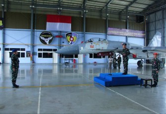 Danlanud Sultan Hasanuddin Marsma TNI David Yohan Tamboto saat upacara penutupan latihan kerja teknisi