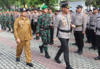Dandim 0807/Tulungagung Letkol Czi Nooris Agus Rinanto saat apel operasi Ketupat Semeru 2023