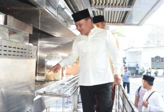 Kasad Jenderal TNI Dudung Abdurachman saat tinjau dapur lapangan Kodam III/Slw usai sholat Ied, Sabtu (22/4)