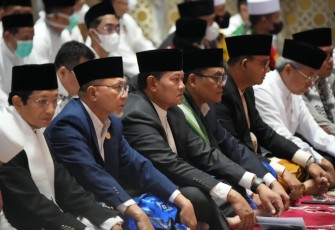 Panglima TNI saat Sholat Idul Fitri Bersama Wapres di Istiqlal