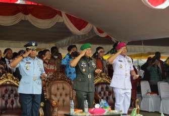Danlantamal XI Brigjen TNI (Mar) Gatot Mardiyono saat upacara Harkitnas