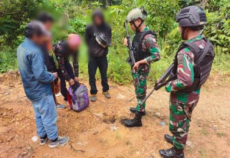 PMI Ilegal melewati jalan tikus diamankan satgas perbatasan 