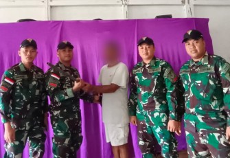 Warga serahkan senpi rakitan di perbatasan 