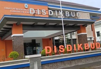 Kantor Dinas Pendidikan dan Kebudayaan (Disdikbud) Kabupaten Karanganyar.