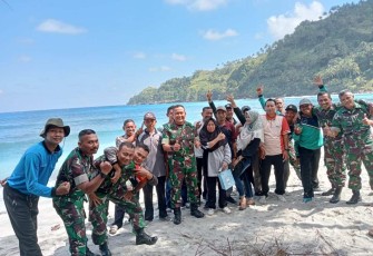 Komsos bersama warga binaan di pantai Kaliuluh