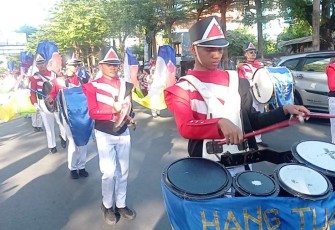 Aksi memukau drumband SMA Hang Tuah Makassar 