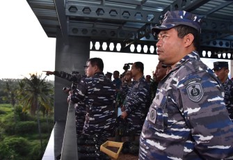 Danpuspenerbal Laksda TNI Imam Musani saat mendampingi Kasal