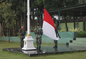 Upacara bendera prajurit Menarmed 2 Kostrad, Senin (10/7)