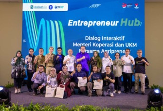 MenkopUKM Teten Masduki bersama entrepreneur di Bogor, Senin (10/7)