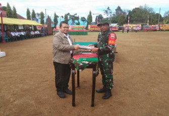 Bupati Tapsel Dolly Putra Parlindungan Pasaribu bersama Dansatgas TMMD ke 117 Kodim 0212/TP Letkol Inf Amrizal Nasution, Rabu (12/7)