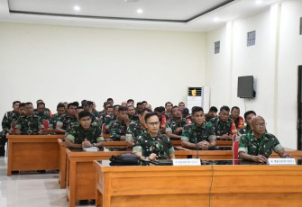 Dandim 0802/Ponorogo Letkol Inf Hirta Juni Adriansyah saat vidcon 