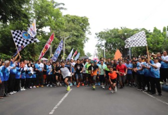 Campaign Run Bersinar di Alun-alun Kabupaten Tulungagung 